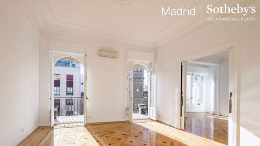 Elegant apartment in the Chamberí-Almagro area Elegant apartment in the Chamberí-Almagro area